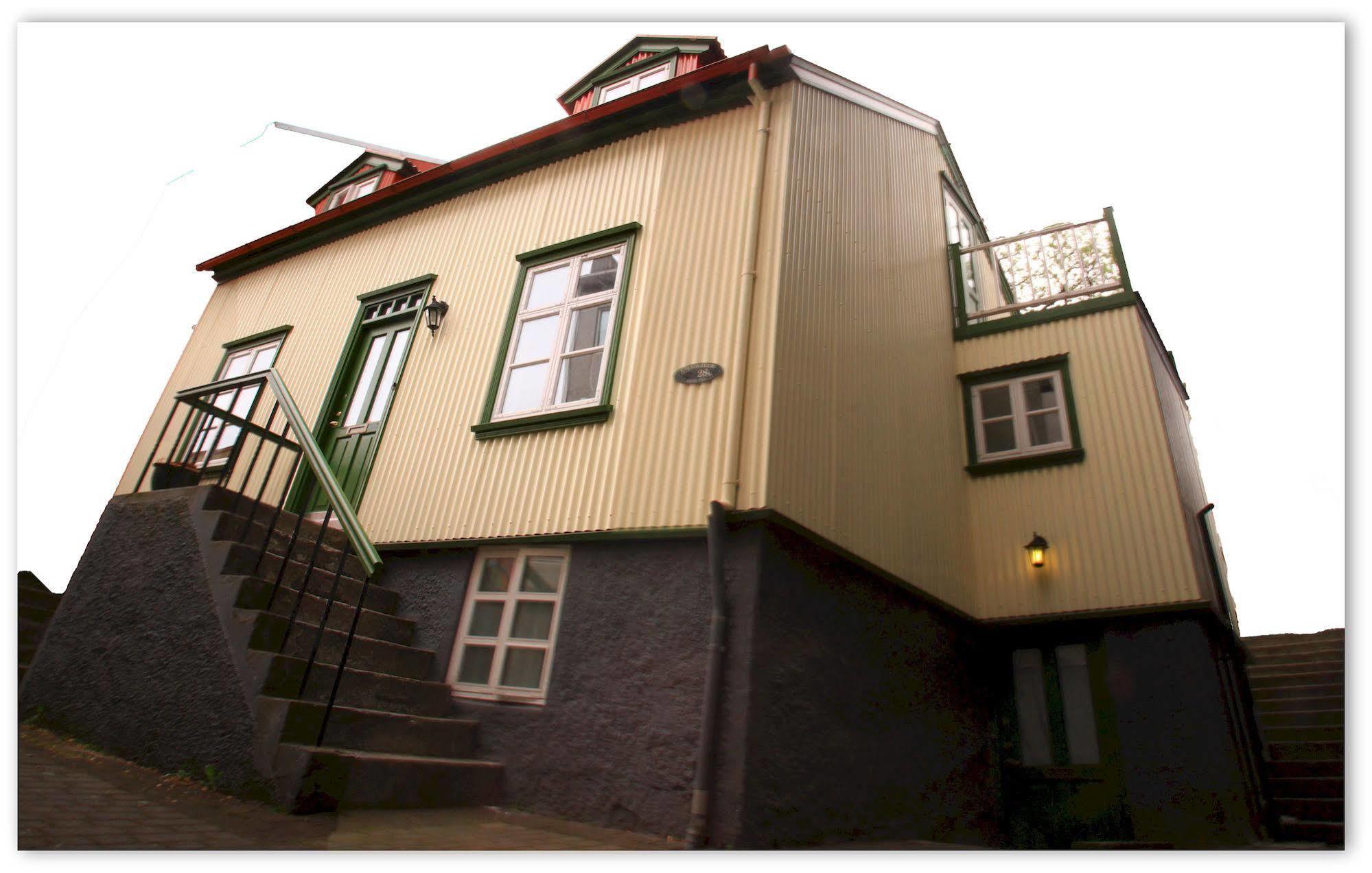 Grettir Guesthouse Рейкявик Екстериор снимка